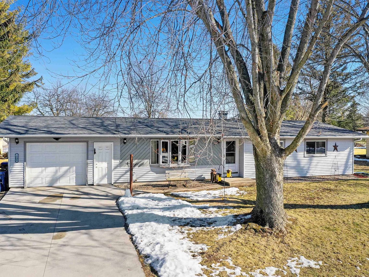 204 S Spruce St, Hortonville, WI 54944 Zillow