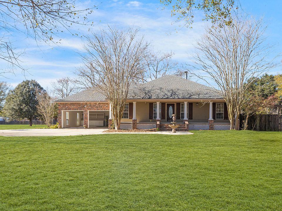 1st image of 406 Carmen Dr