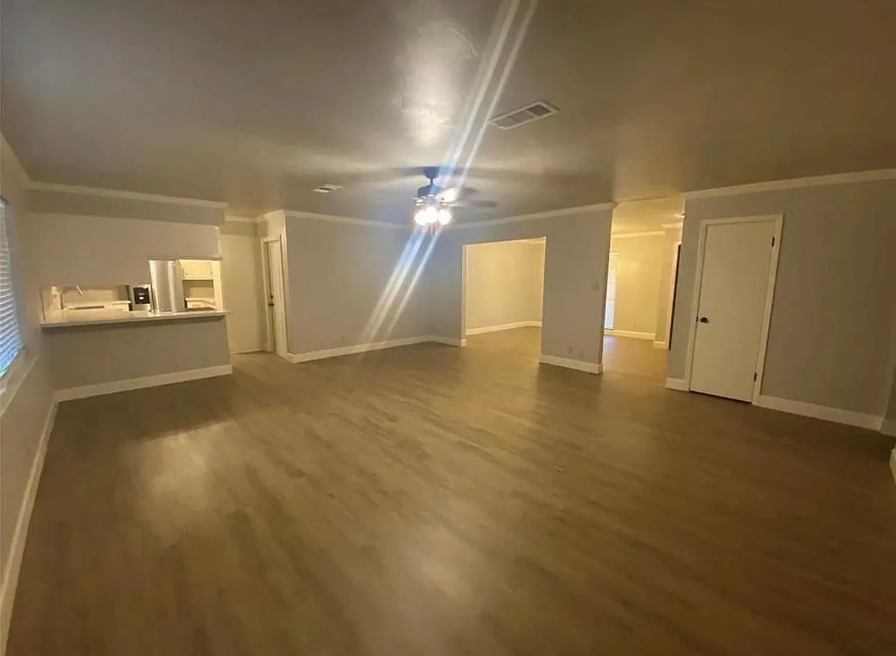 3 bed, 2.0 bath, 1747 sqft, $2,100 — Photo 4