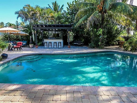 3rd image of 1516 Funston St #1516