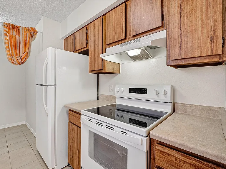2800 Jeanetta St #406 — Photo 16