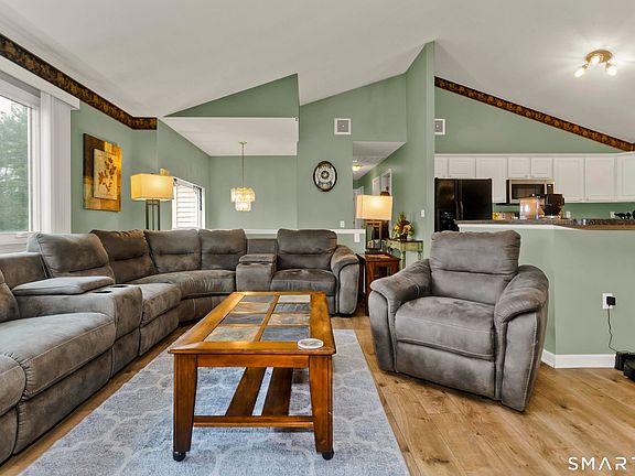 4th image of 307 Clark Street