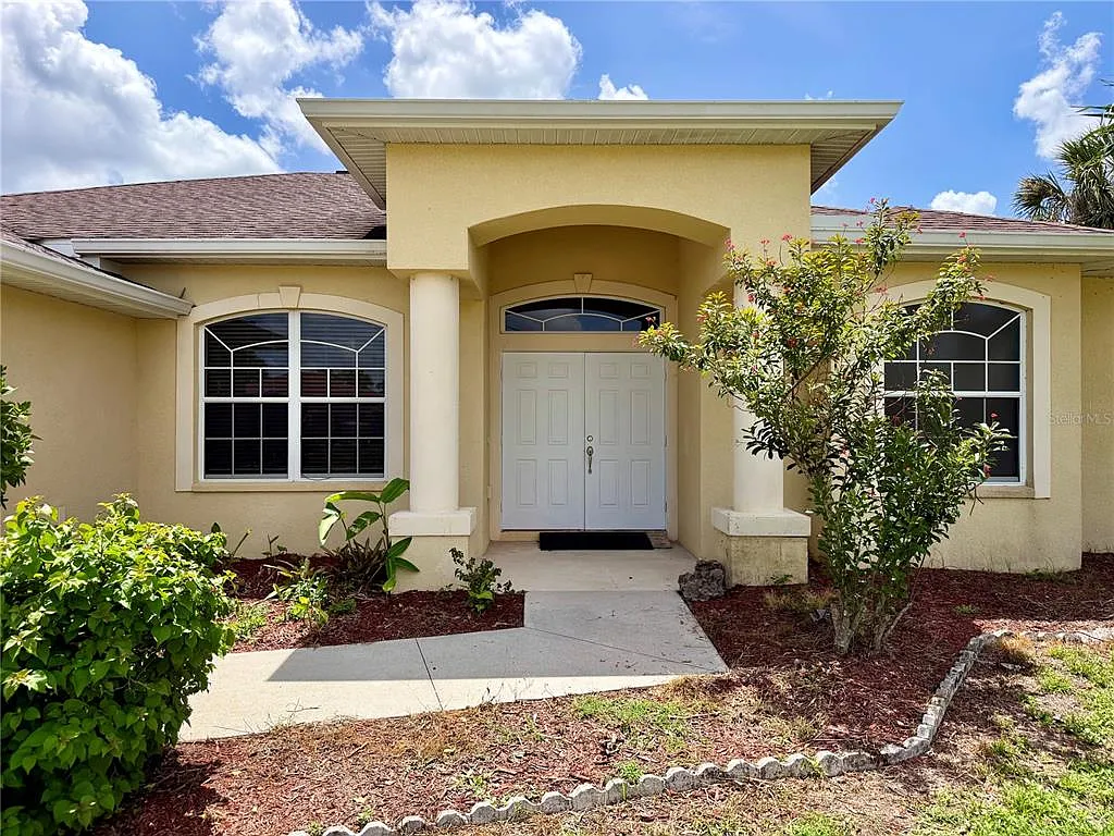 3 bed, 2.0 bath, 1815 sqft, $2,250 — Photo 1