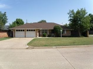 1501 Barclay Rd, The Village, OK 73120