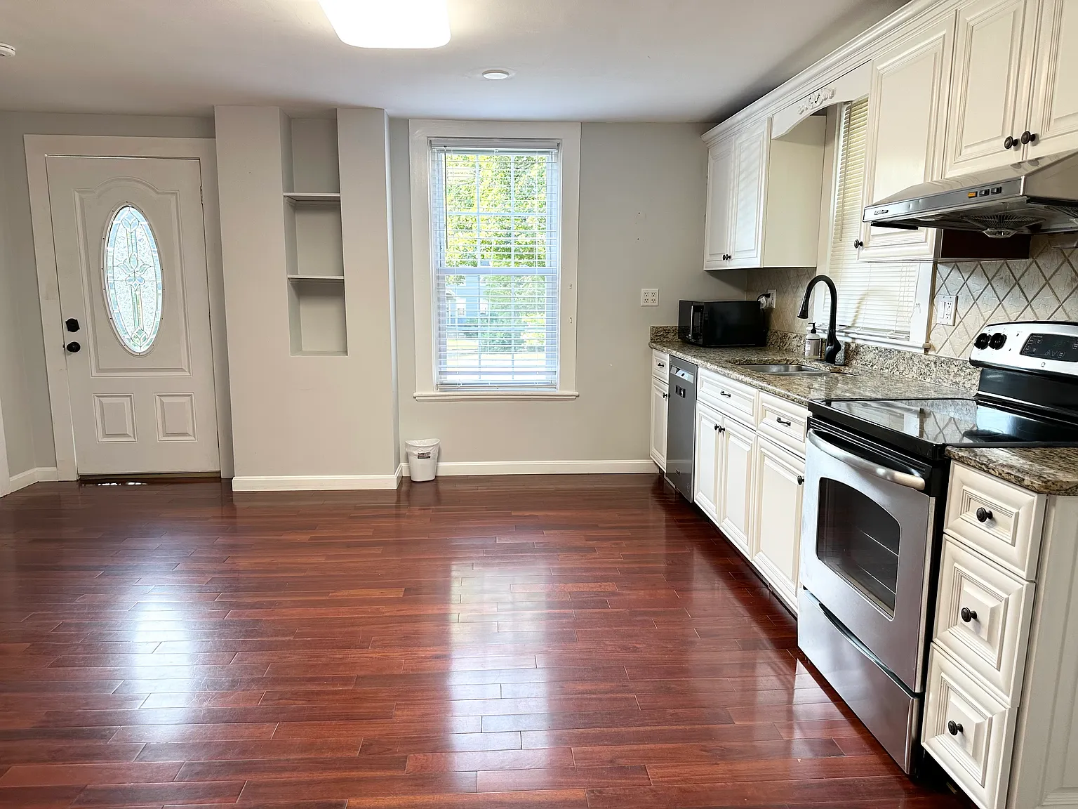 2 bed, 1200 sqft, $2,695 — Photo 3