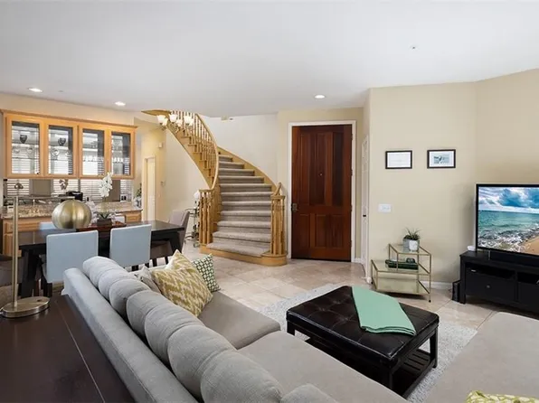 179 Mesa Dr, Costa Mesa, CA 92627