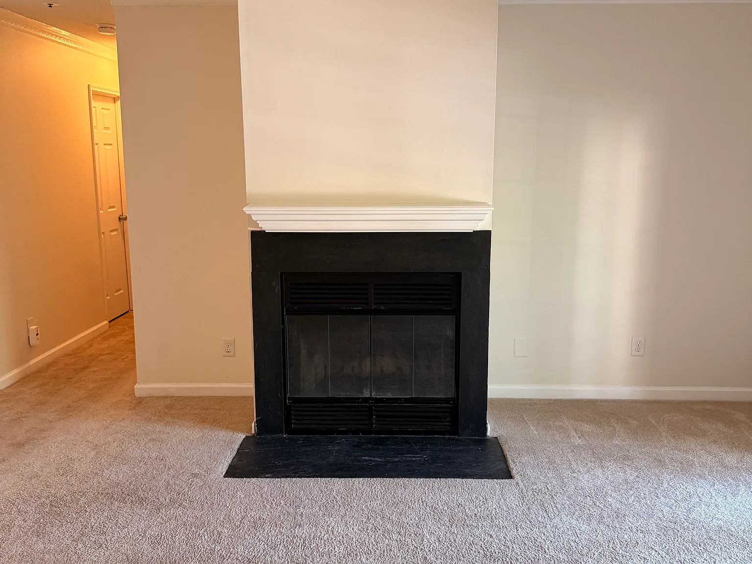 1 bed, 884 sqft, $1,600 — Photo 4