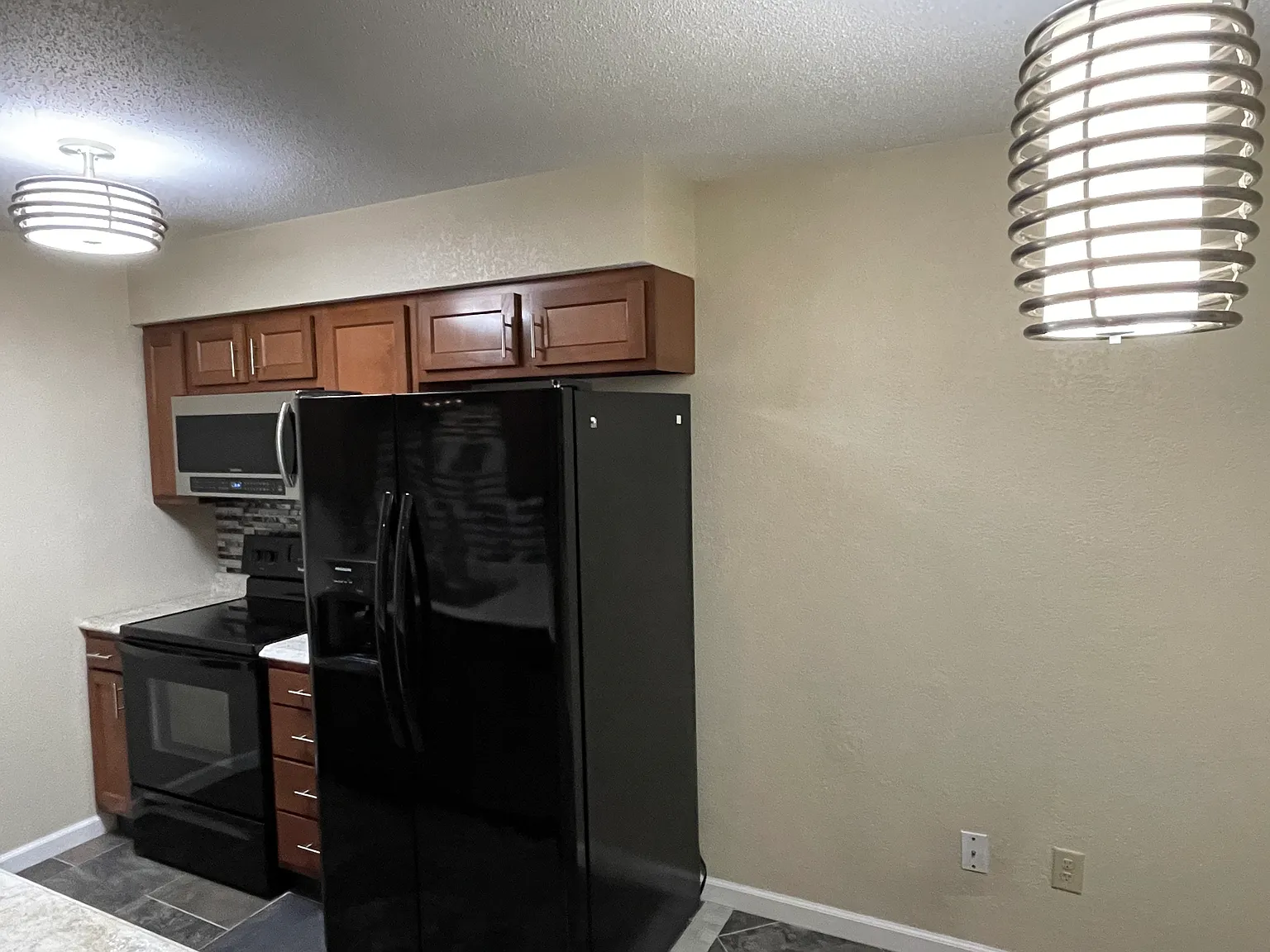 2 bed, 875 sqft, $925 — Photo 4