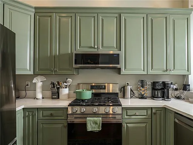 1225 Coliseum St — Photo 11