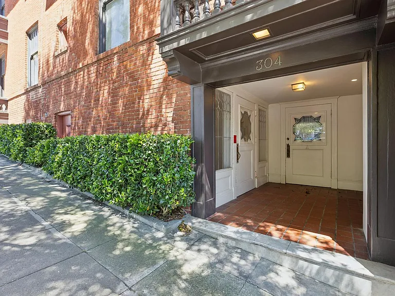 304 Walnut St — Photo 6