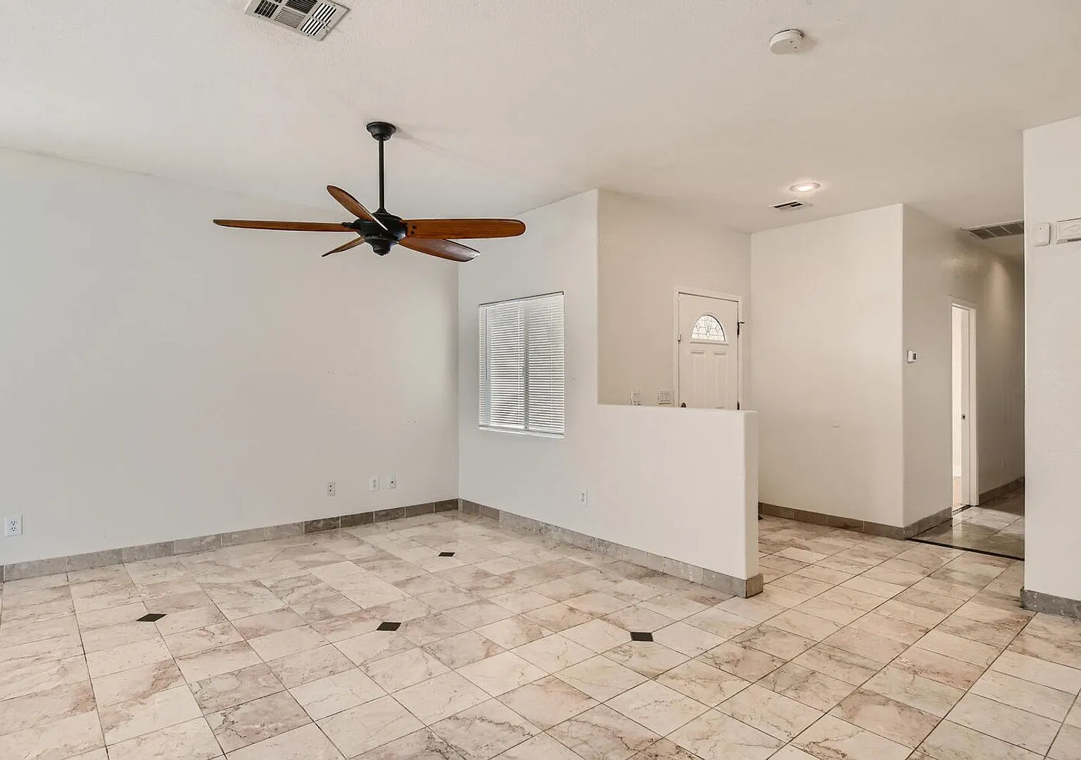 Move-In Ready Single-Story Home in North Las Vegas — Photo 2