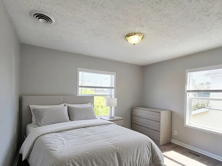 127 E Mulberry St — Photo 9