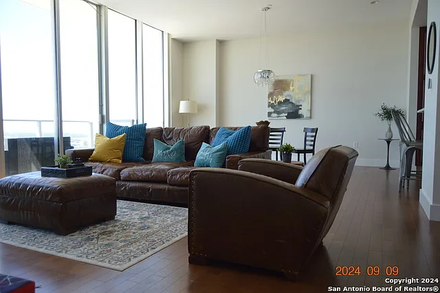 610 E Market St #2803 — Photo 16
