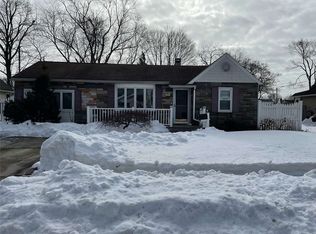 18 Birs Ave, Lindenhurst, NY 11757