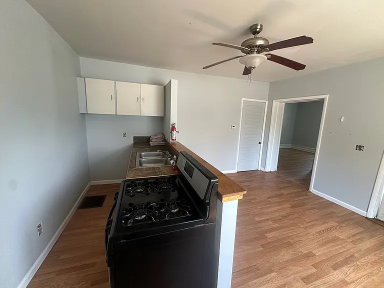 403 State St #B — Photo 8