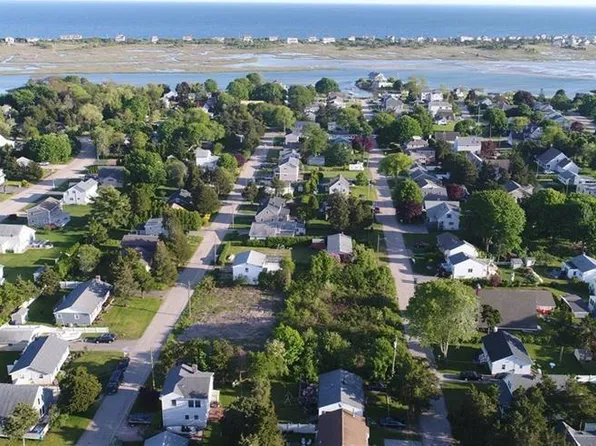 28 Clifford Dr, Westerly, RI 02891