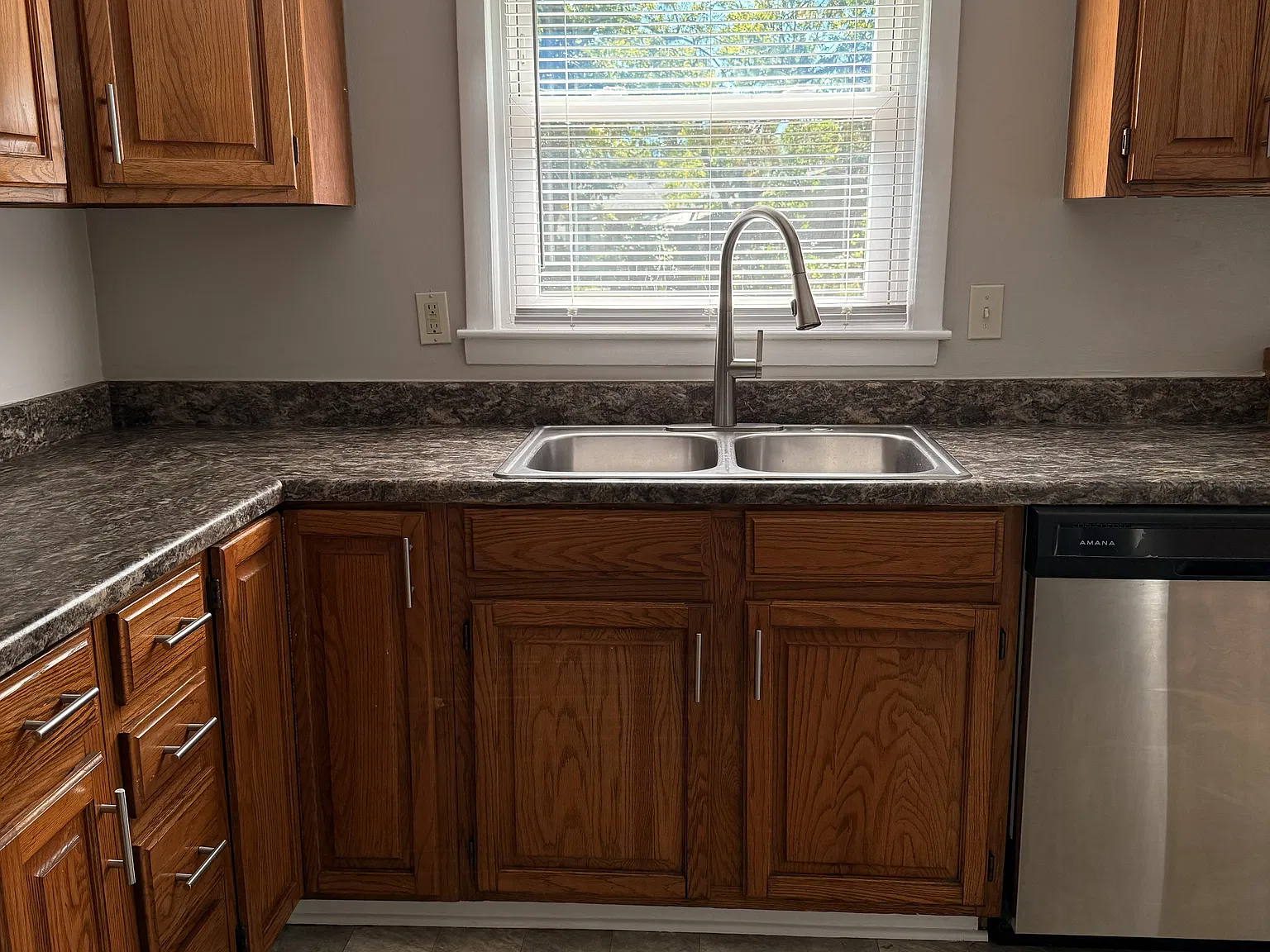 3 bed, 1200 sqft, $1,200 — Photo 4