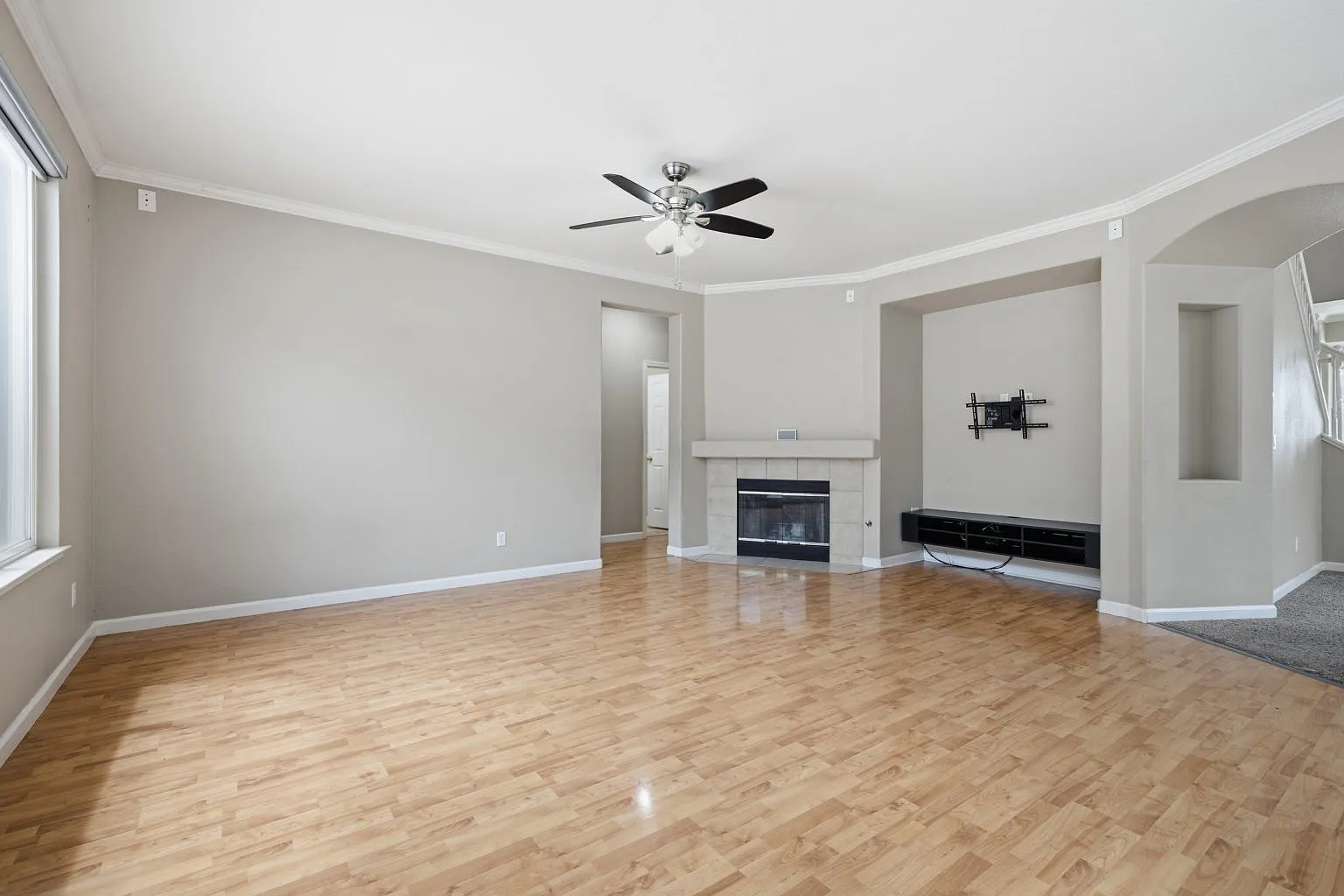 4 bed, 2352 sqft, $3,000 — Photo 4