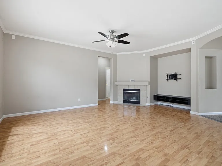 722 Summer Ln — Photo 4