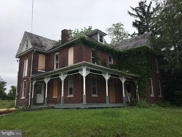 2nd image of 962 S Main St