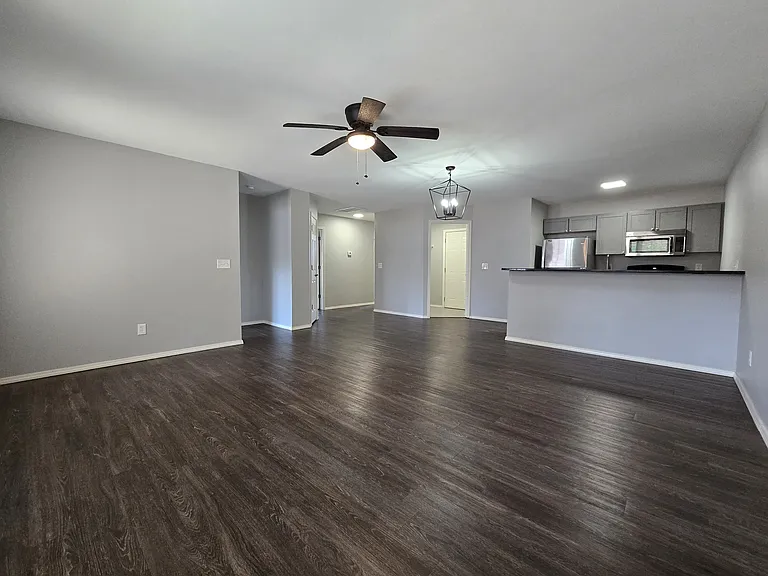 539 Welch St — Photo 3