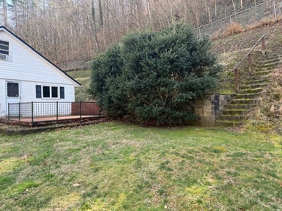 3rd image of 616 Harolds Branch Rd