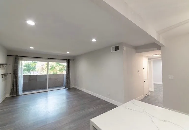 1001 W Macarthur Blvd #72 — Photo 4