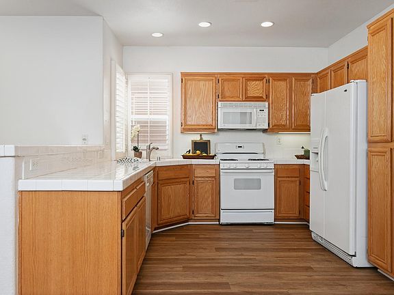 118 E Pleasant Valley Rd-010-014-Kitchen