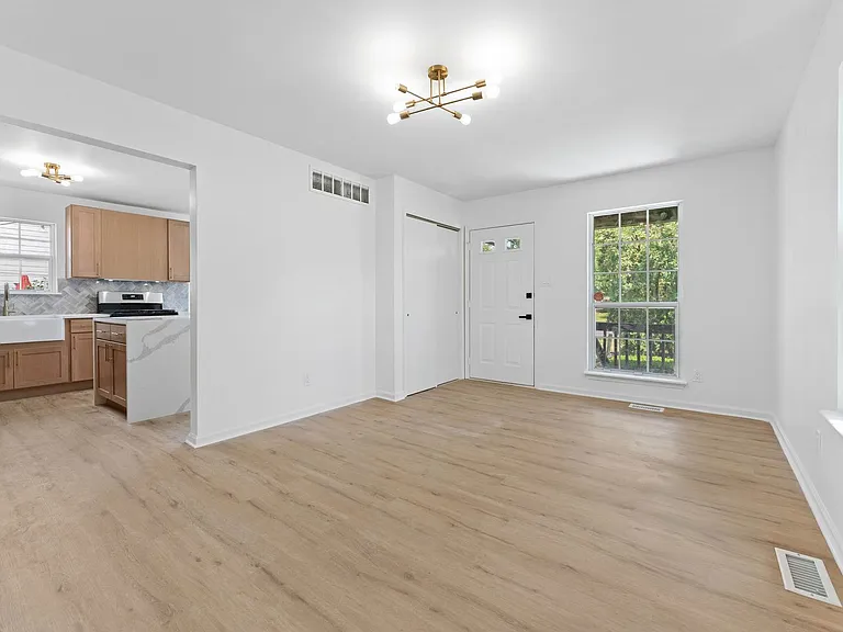 8117 Stow Rd — Photo 5