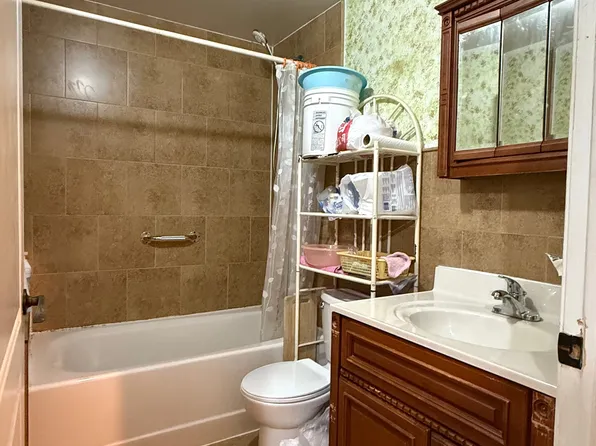 101-18 39th Avenue image 6 of 12