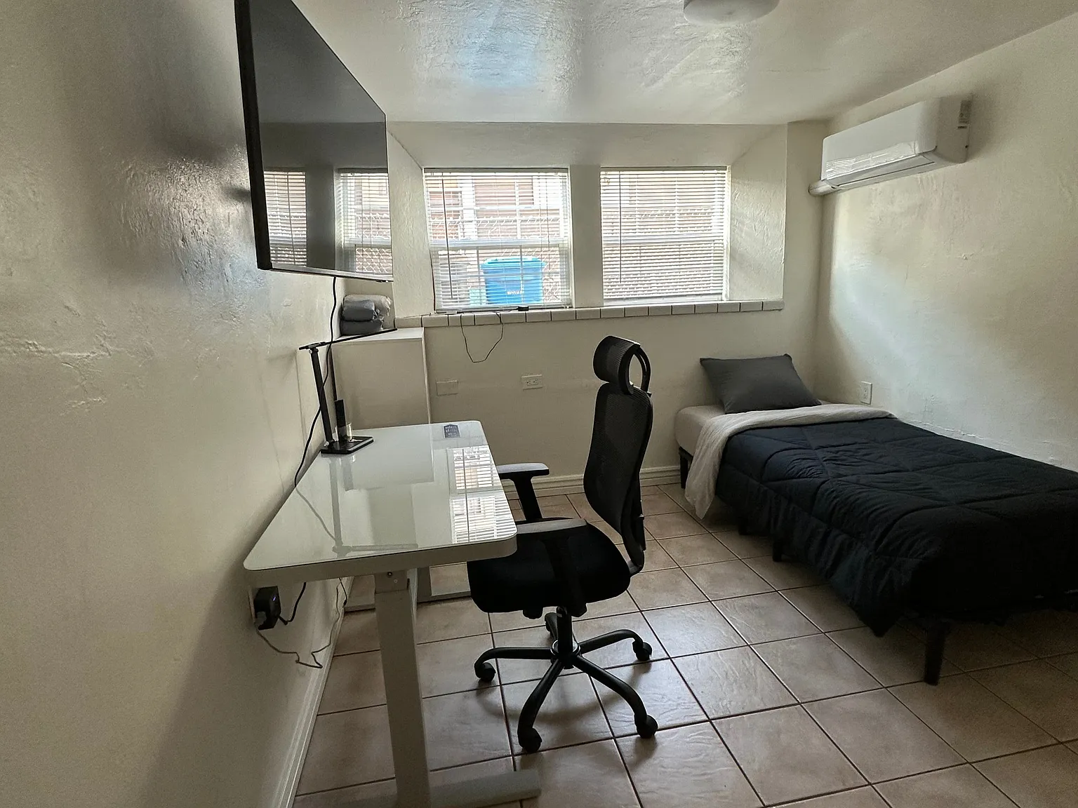 1 bed, 1.0 bath, 97 sqft, $700 — Photo 2