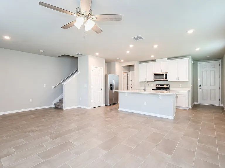 803 Legacy Dr — Photo 6
