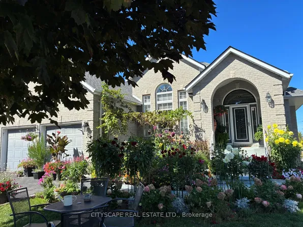 1100 Earnhart St, Kingston, ON K7P 3C2