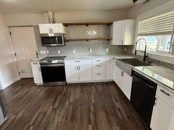 1215 Irving Rd, Eugene, OR 97404