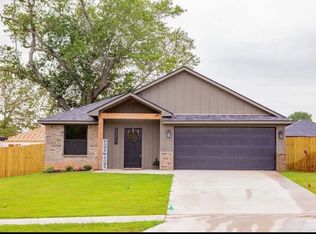 17030 Crossing Cir, Lindale, TX 75771