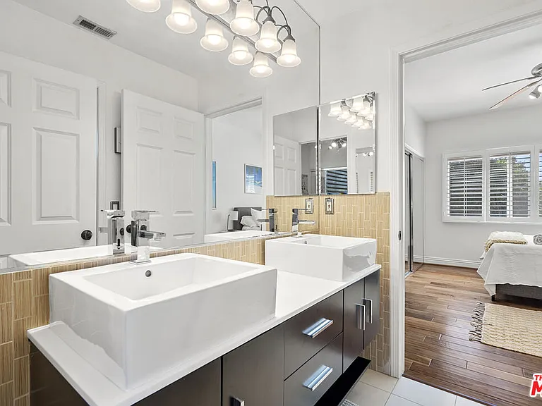4544 Tobias Ave — Photo 47