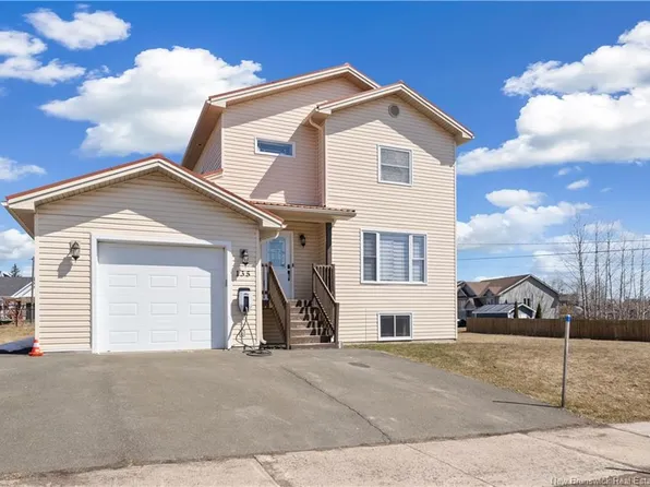 135 Lady Russell St, Moncton, NB E1E 0C5