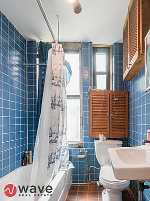 Rented by Wave Real Estate Group | media 37