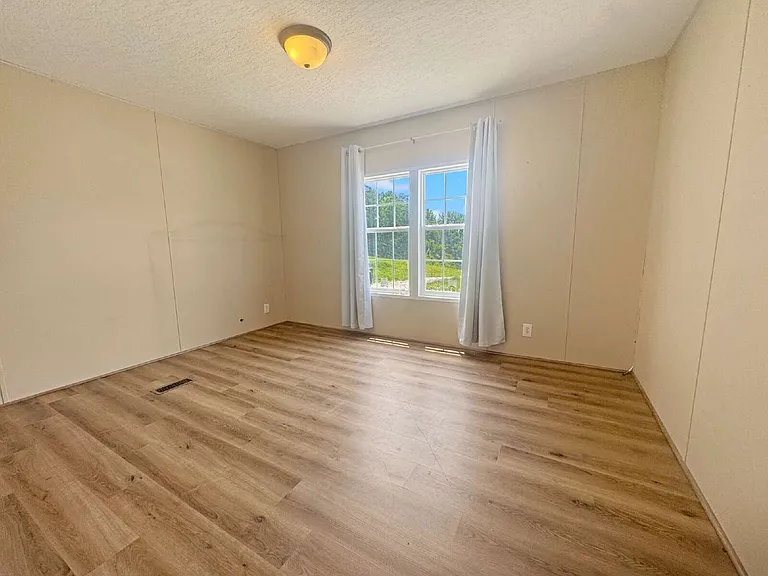 2496 Venture Dr — Photo 9