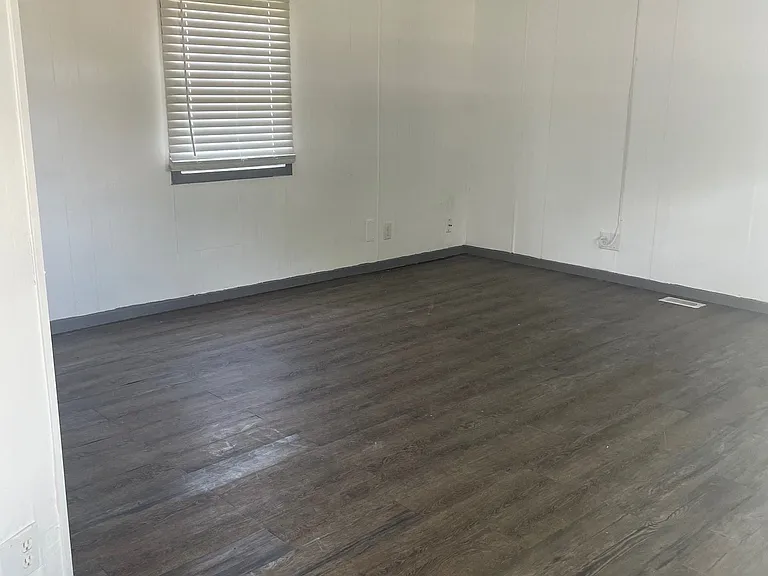 120 Cunningham Blvd — Photo 2