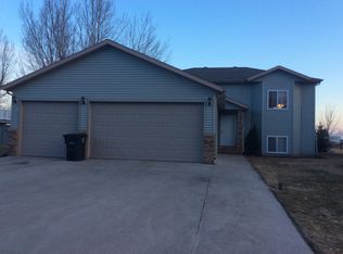 122 3rd St S, Casselton, ND 58012