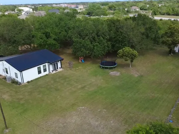 9100 Delesandri Dr, Hitchcock, TX 77563