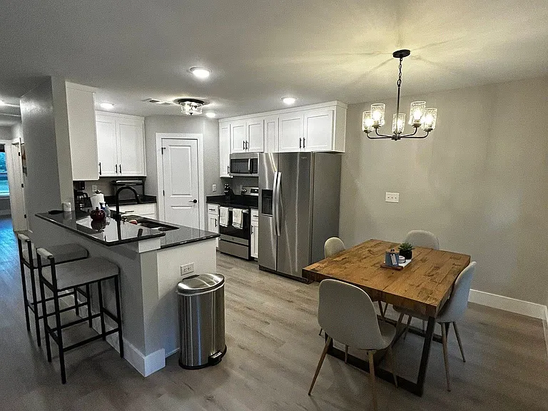 1403 Wilson Ave — Photo 5