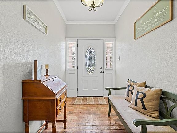 3rd image of 10040 Country Rd