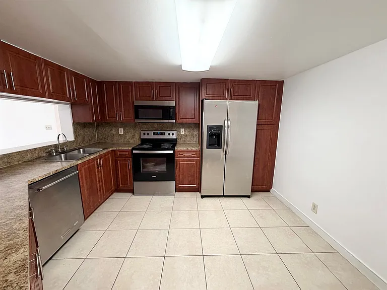 9977 Westview Dr #111 — Photo 4
