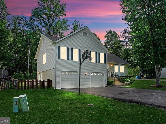 2nd image of 10 Darbywood Ct