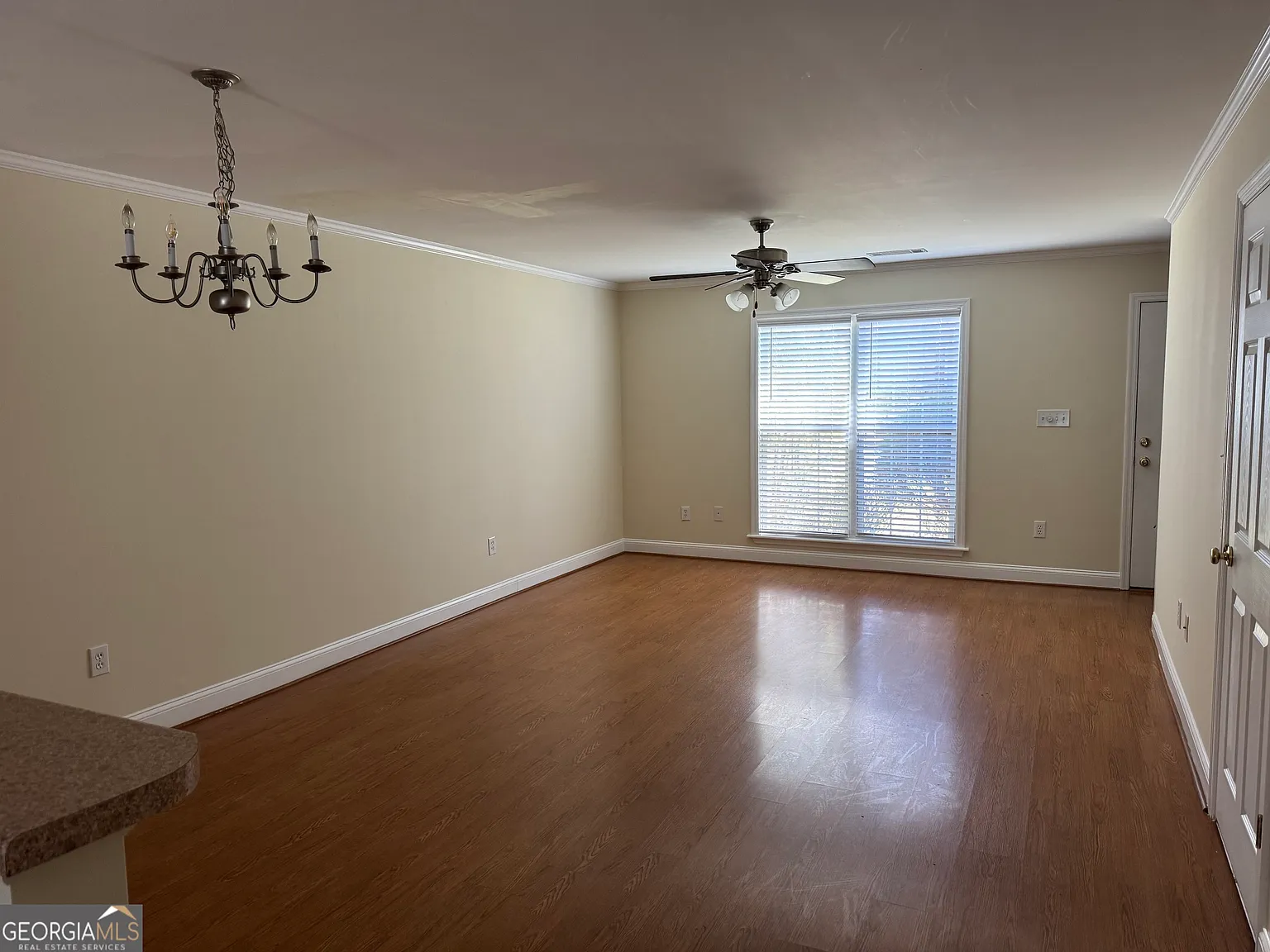 2 bed, 2.5 bath, 1332 sqft, $1,550 — Photo 4