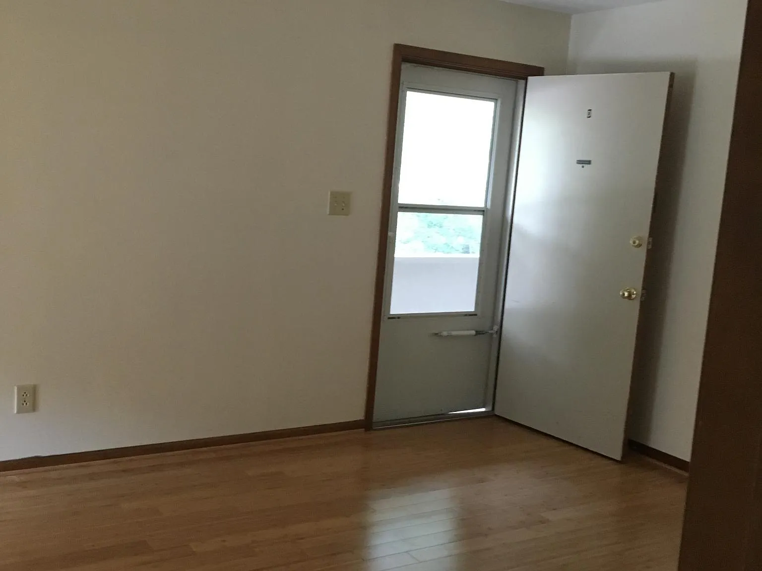 2 bed, 1.5 bath, 900 sqft, $1,500 — Photo 3