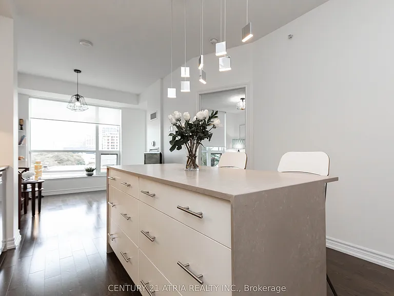 23 Glebe Rd W #519 — Photo 1