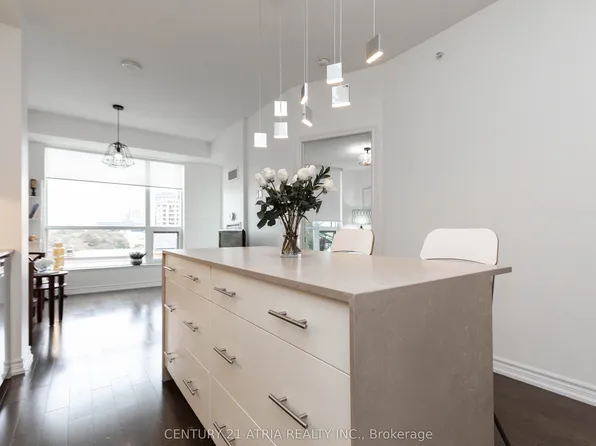 23 Glebe Rd W #519, Toronto, ON M5P 0A1